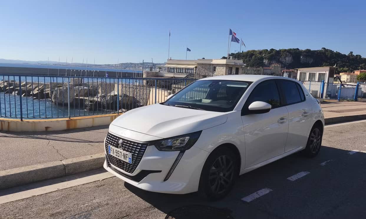 Peugeot 208
