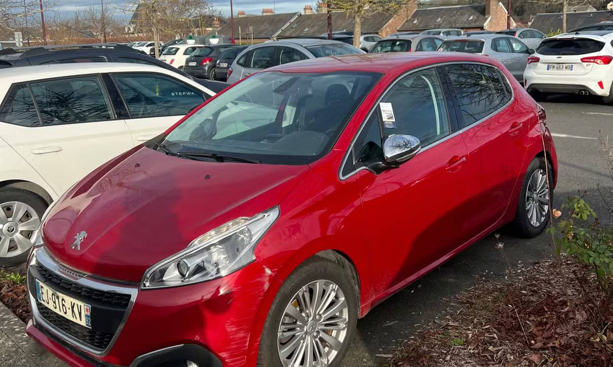 Peugeot 208