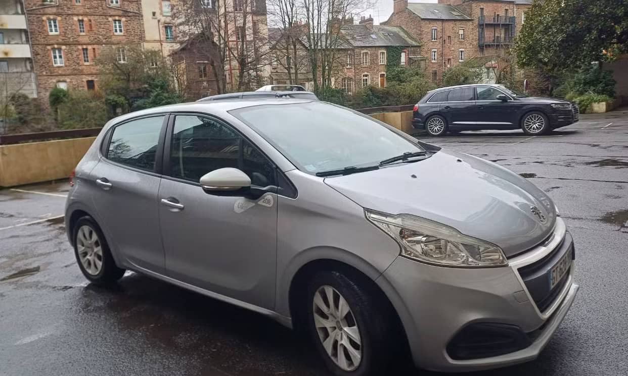 Peugeot 208